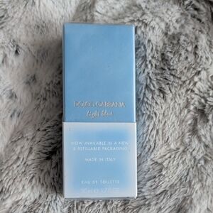 Dolce & Gabbana Light Blue Eau de Toilette in Blue and White